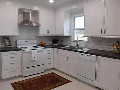 129 Charleston Dr — Photo 2