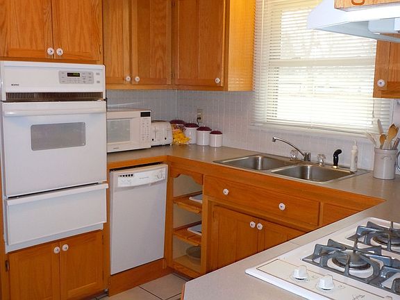 5th image of 1095 W Bourbonnais St