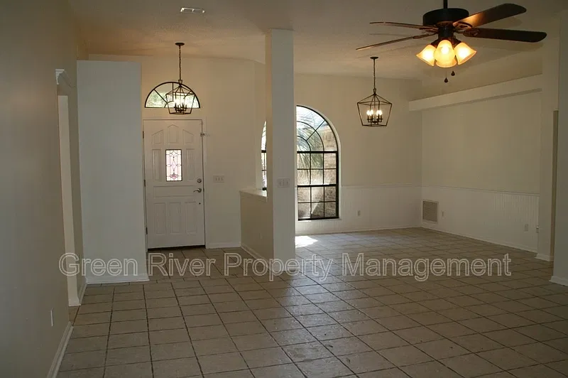 3 bed, 2.0 bath, 1773 sqft, $1,845 — Photo 3
