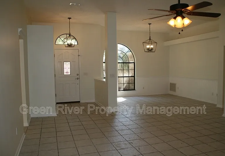 6106 Pine Ave — Photo 3