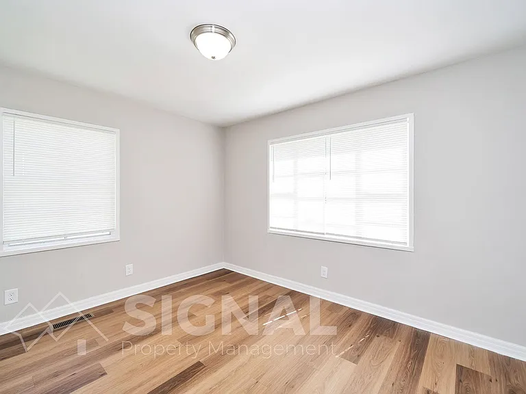 300 Norwood Ave — Photo 14