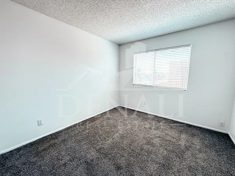 4006 S 44th St — Photo 8