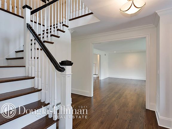 2nd image of 21 Hewlett Dr