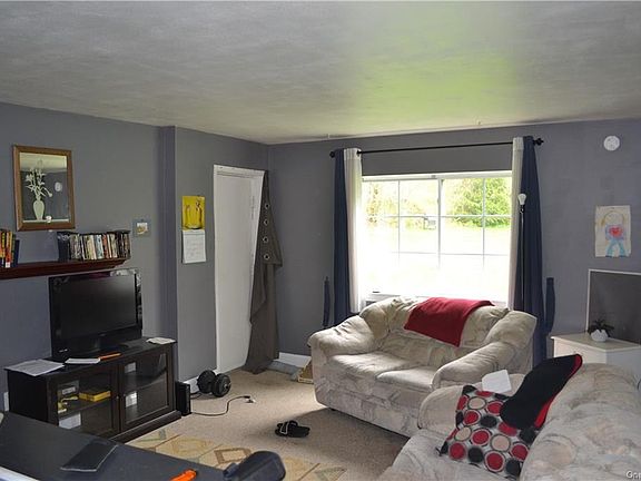 2nd image of 409 Fox Run Ln