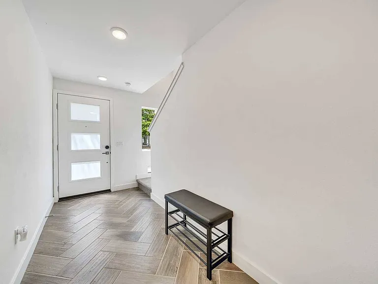 769 Doheny Way — Photo 38