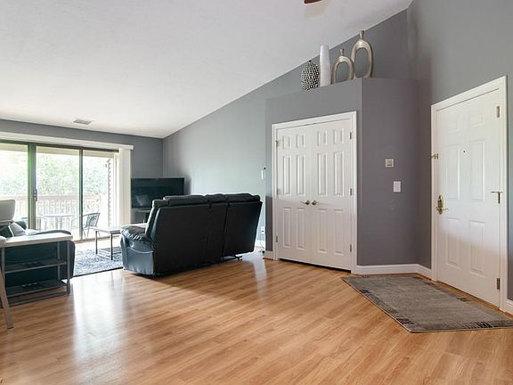 4th image of 3800 Rosemont Blvd APT 103H