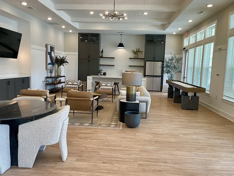 Azalea Bay Apartments — Photo 19