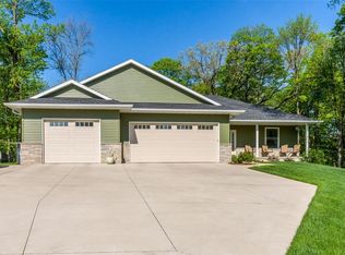1824 Mary Beth Ave NW, Cedar Rapids, IA 52405