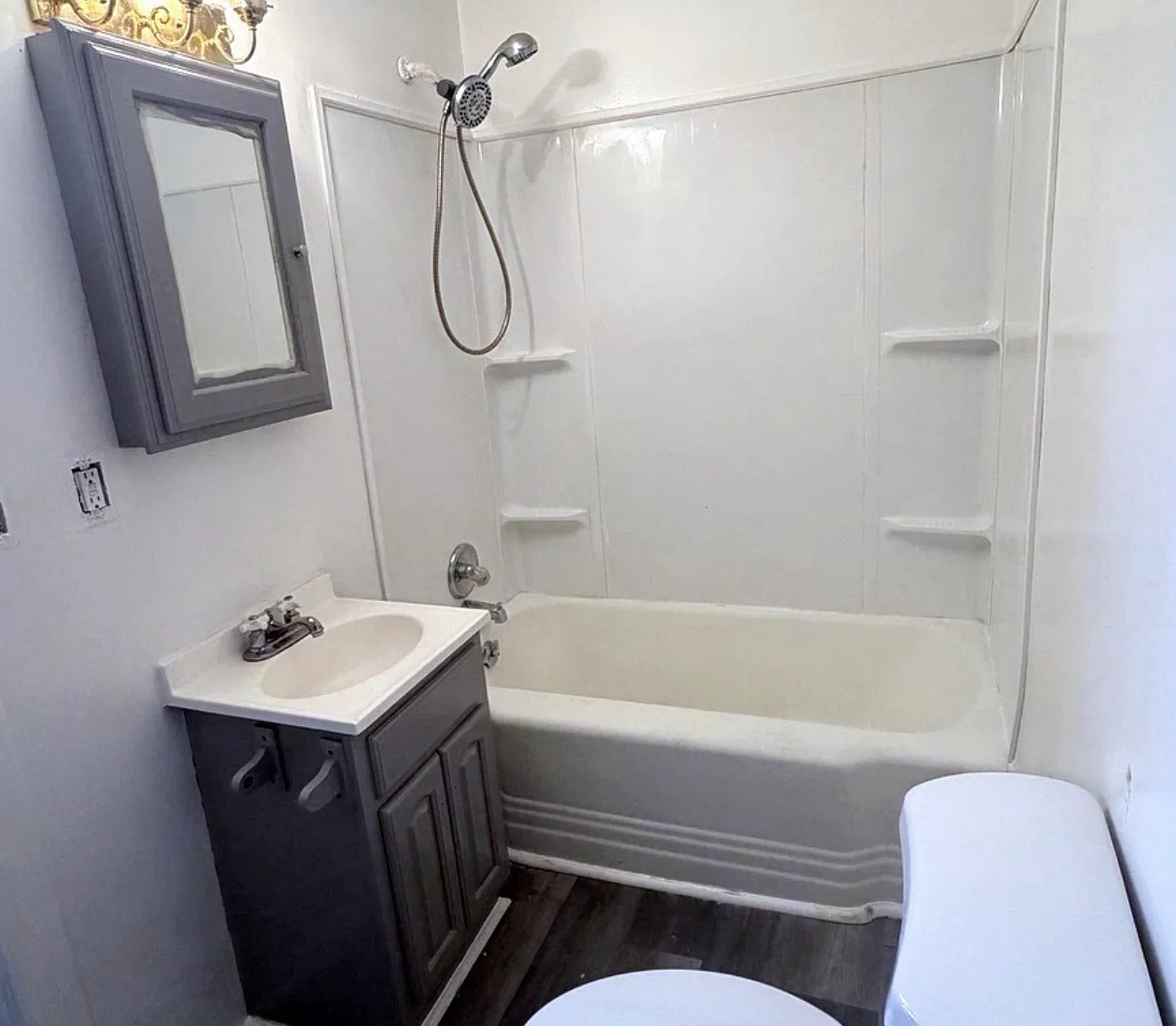 1 bed, 1300 sqft, $1,200 — Photo 2