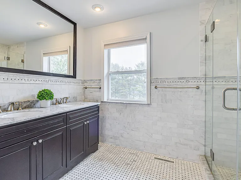 18 Lakeside Ln — Photo 15