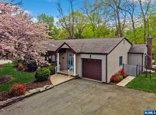221 Emily Dr, Park Ridge, NJ 07656