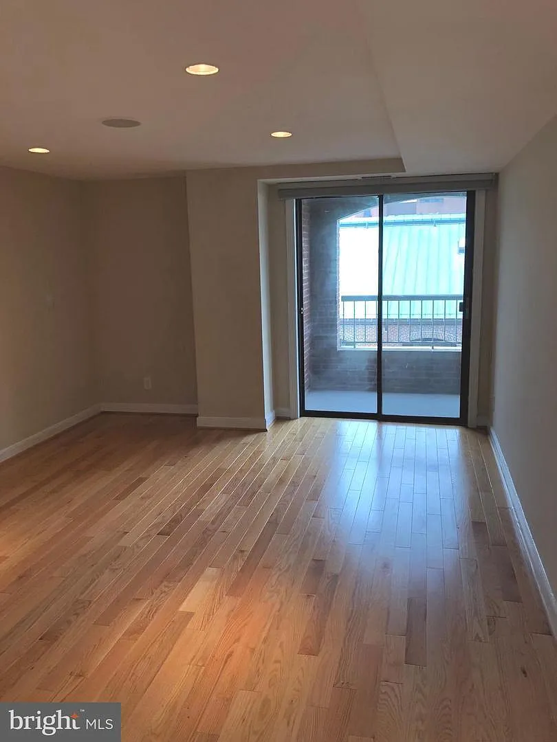 2 bed, 1.5 bath, 1226 sqft, $5,100 — Photo 4