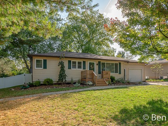 3rd image of 620 Cloverdale Ave NW