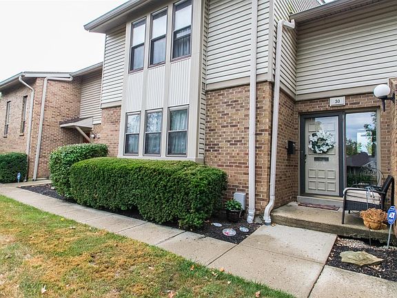 3rd image of 30 Woodcrest Dr