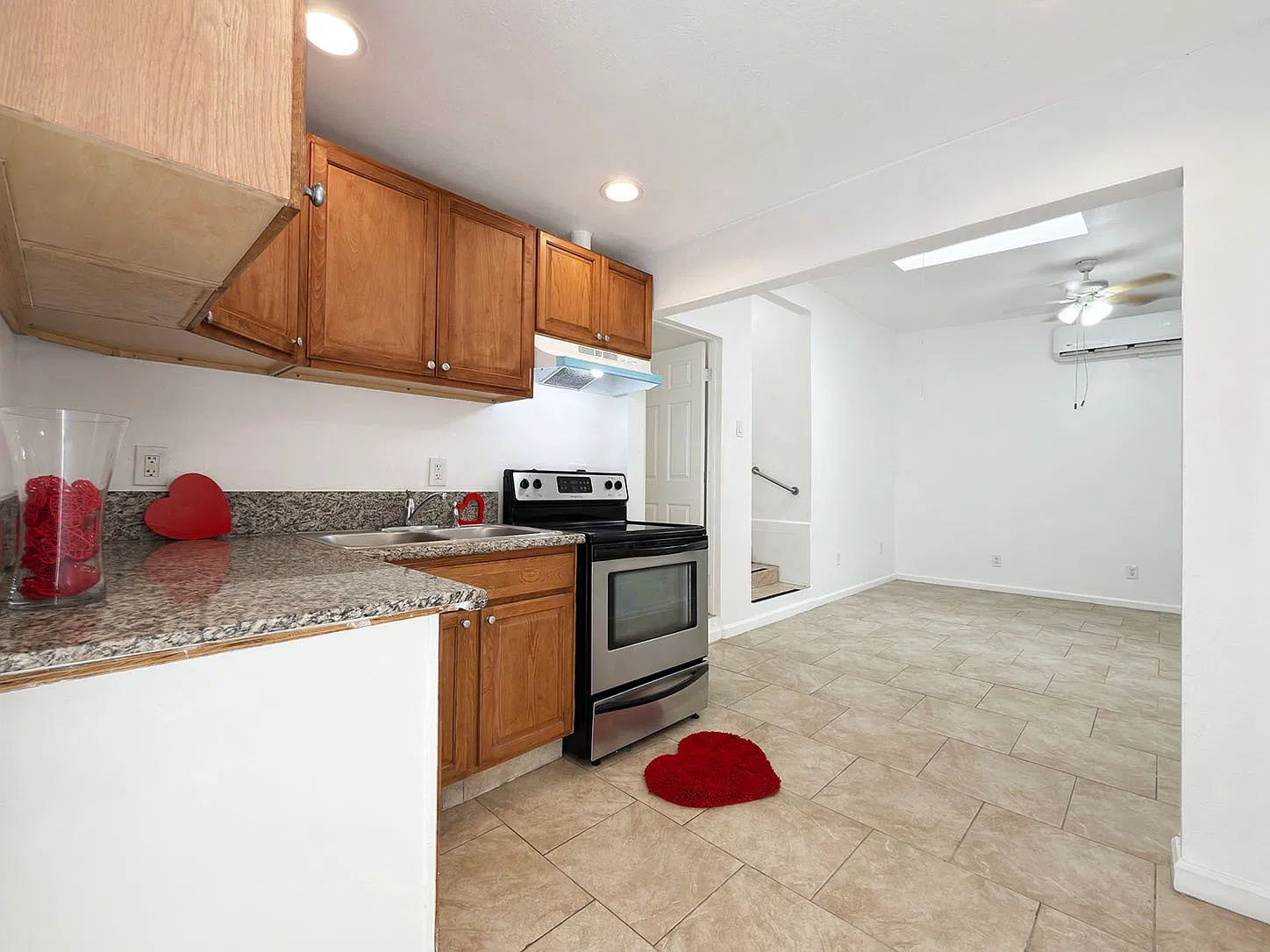 2657 E Monroe St — Photo 3