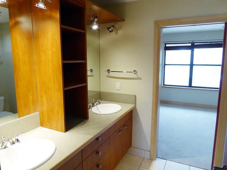 1031 Mirrormere Cir — Photo 16
