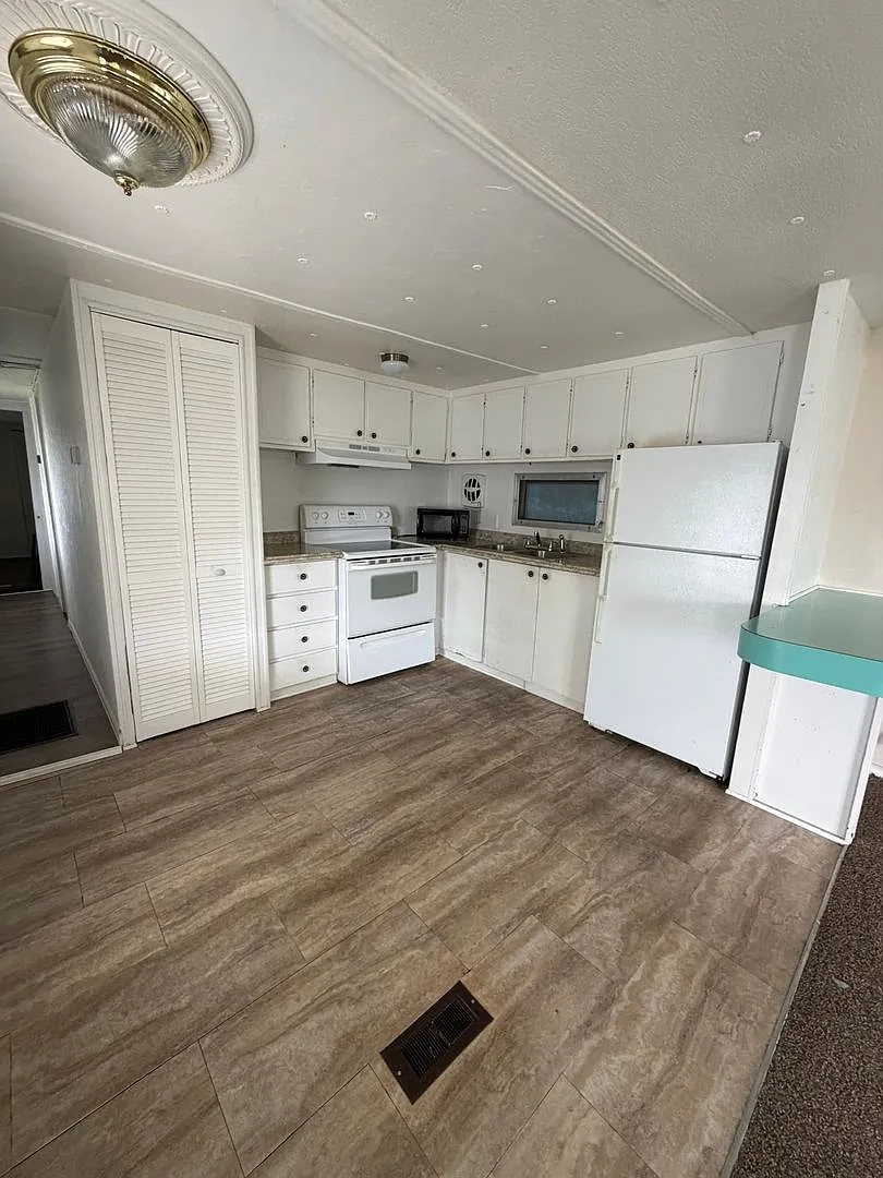248 Flame Ln — Photo 2