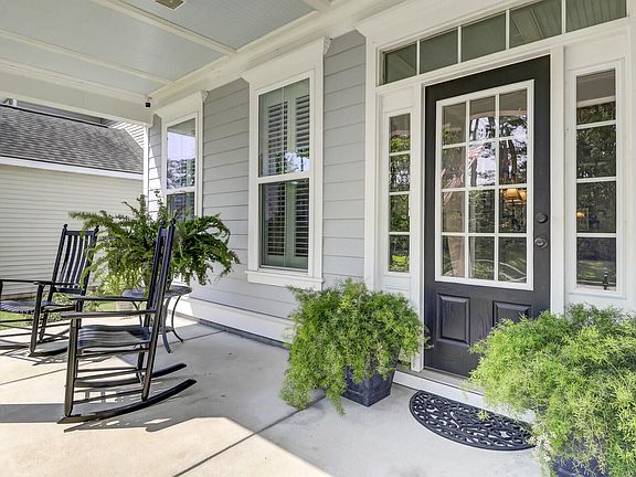 3rd image of 222 Foxbank Plantation Blvd