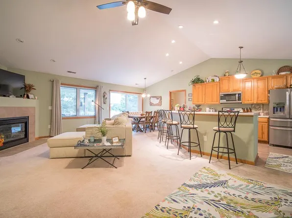 340 E Veterans Way, Mukwonago, WI 53149