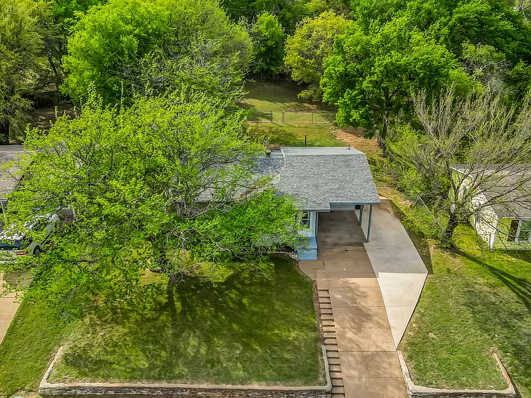 1220 S Lamar St — Photo 17