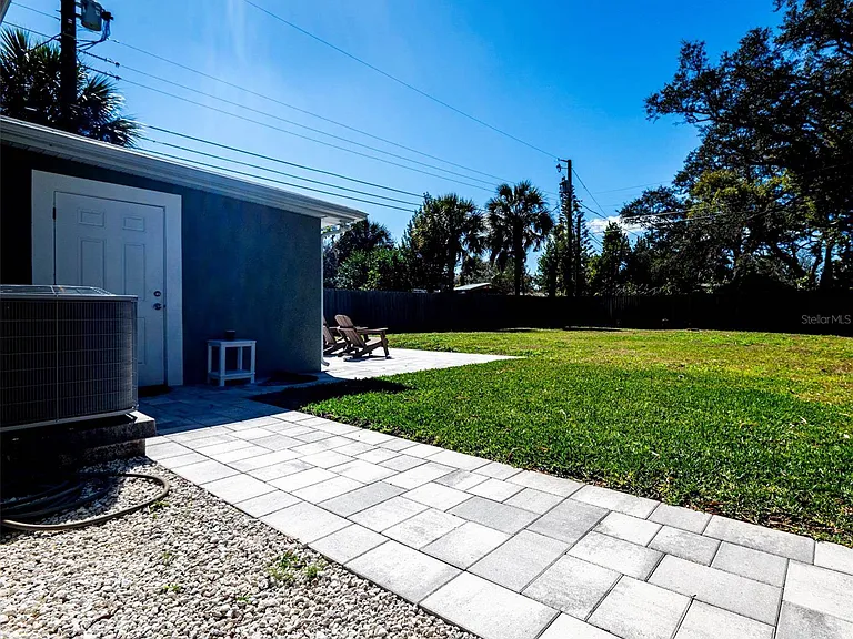 569 Bamboo Dr S — Photo 28