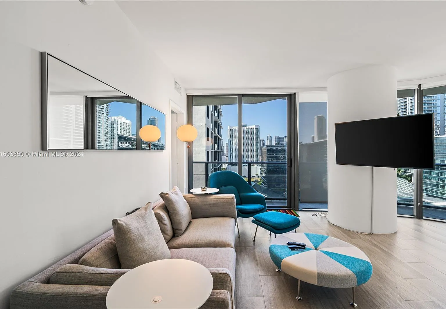 2 bed, 926 sqft, $6,000 — Photo 4