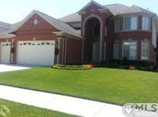 15998 Kingsway Dr, Macomb, MI 48044