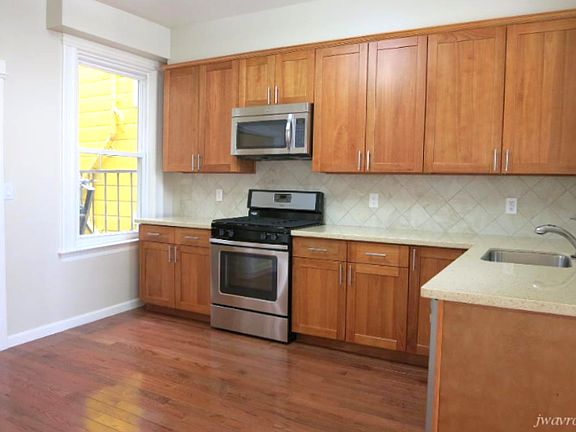 3rd image of 542 Lombard St #A