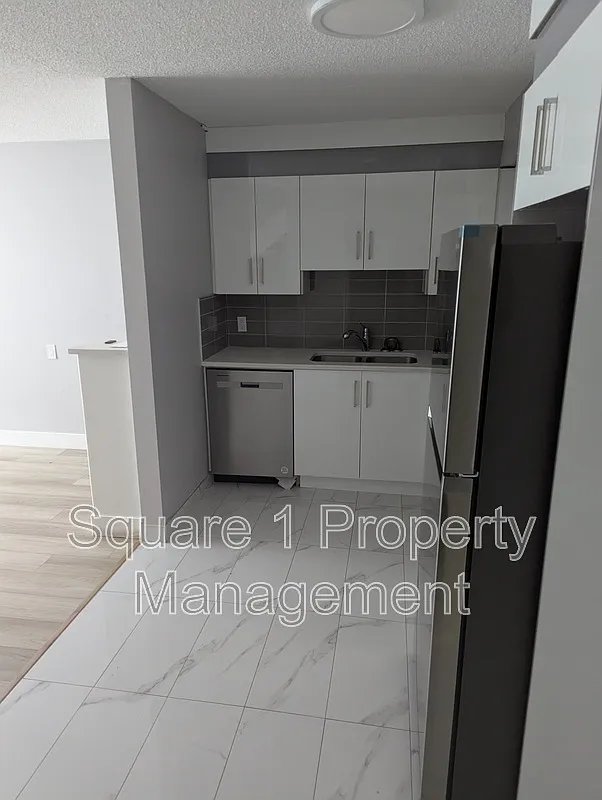 1 bed, 1.0 bath, $1,350 — Photo 2