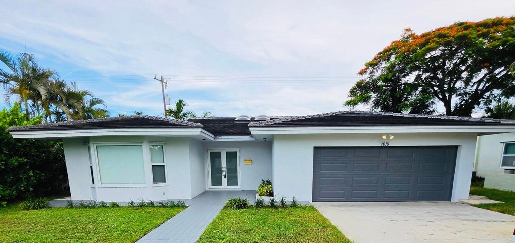 2648 NE 9TH Street, photo 2