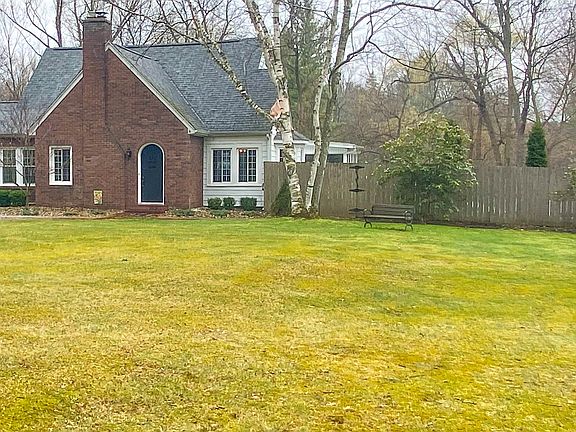 2nd image of 161 E Hamilton Ln