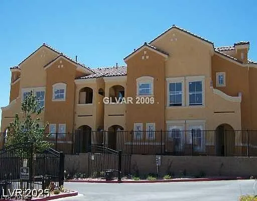 2 bed, 2.0 bath, 1200 sqft, $1,750 — Photo 1
