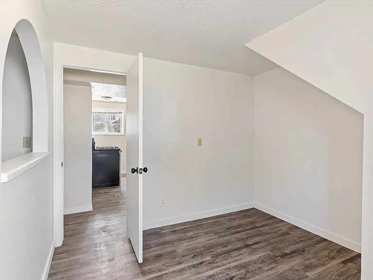 475 W 2400 S — Photo 11