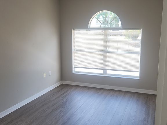 5th image of 951 E Main St