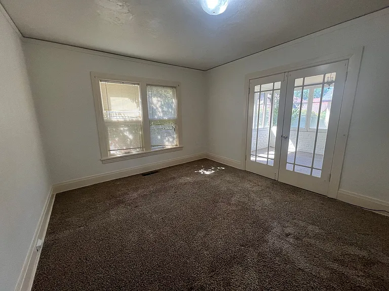 925 Lincoln St — Photo 13