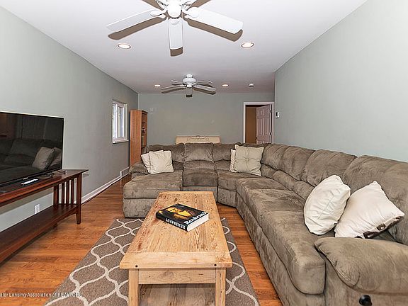 2nd image of 184 Milford St