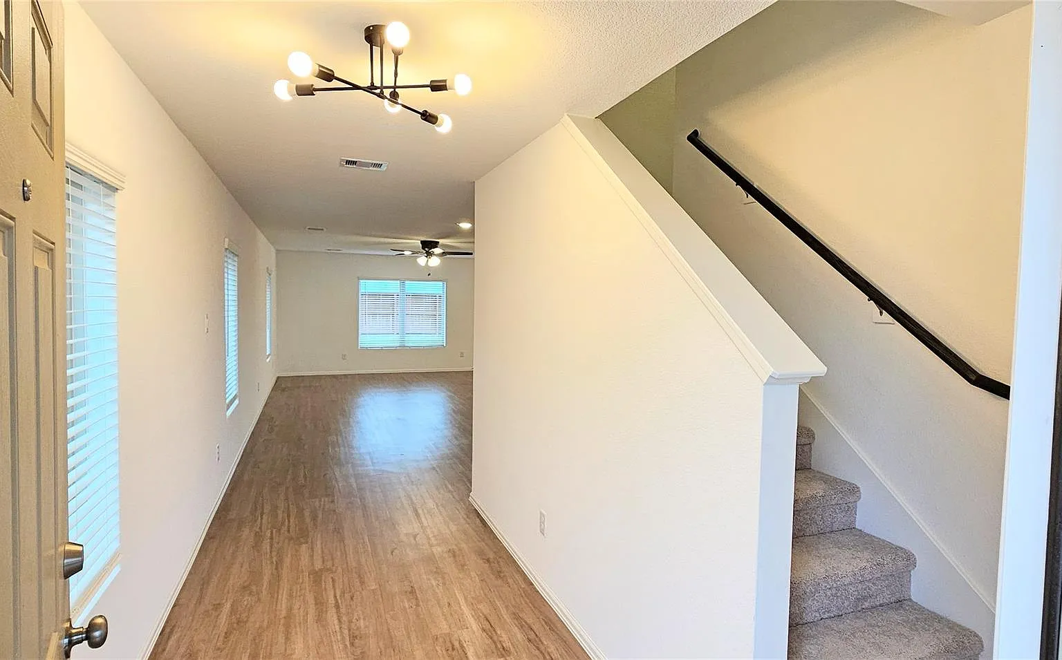 4 bed, 2.5 bath, 2293 sqft, $2,200 — Photo 4