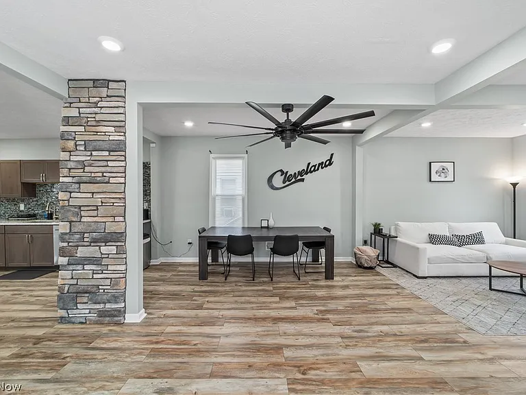 3251 Marvin Ave — Photo 3