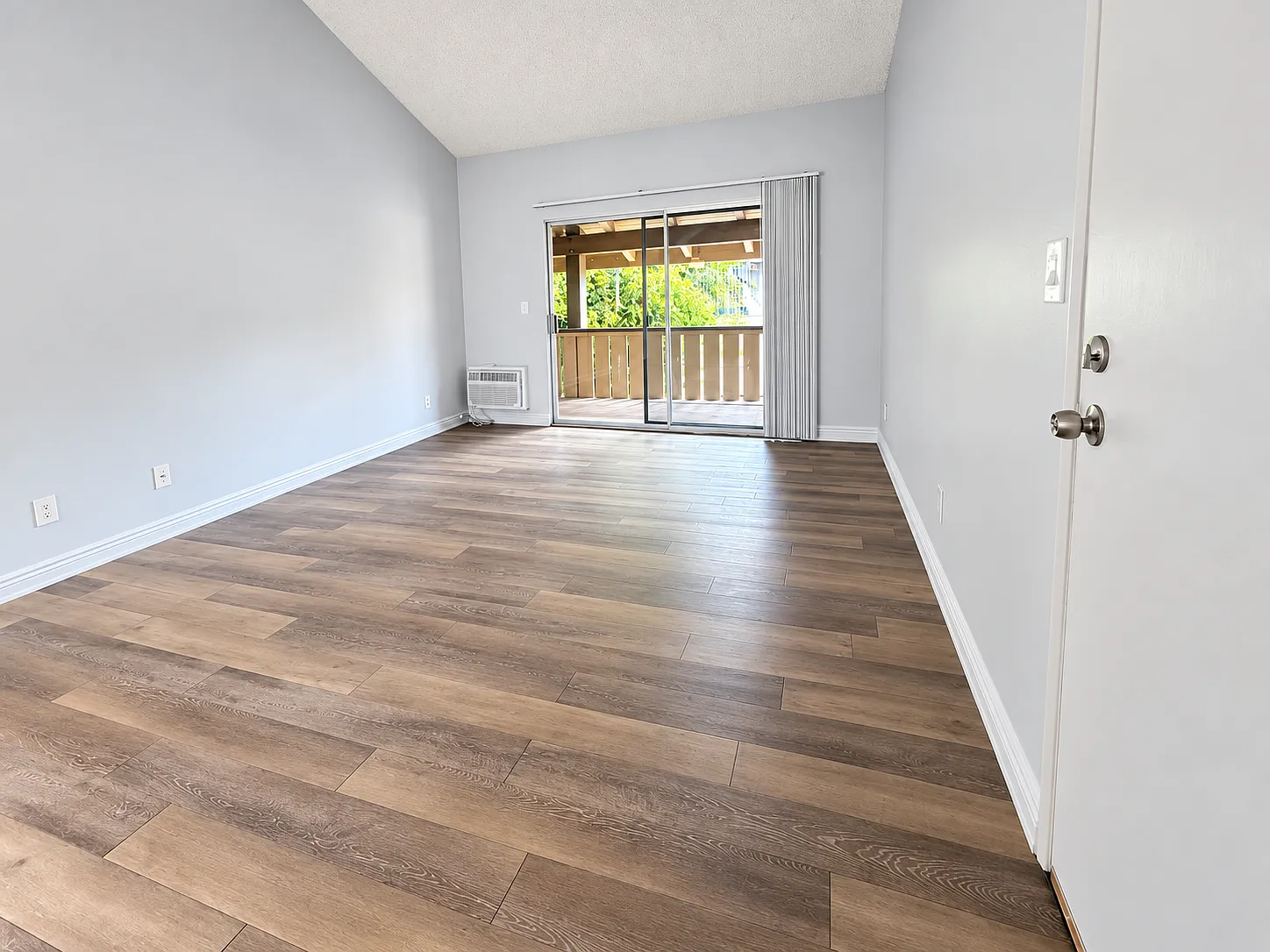 Woodside Garden Apartments — Photo 2