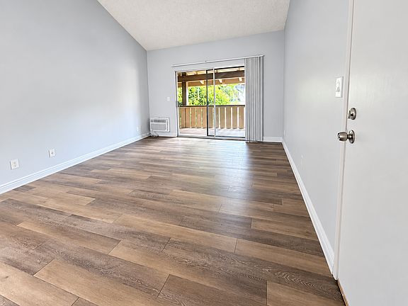 2nd image of 1071 Walnut Ave #32