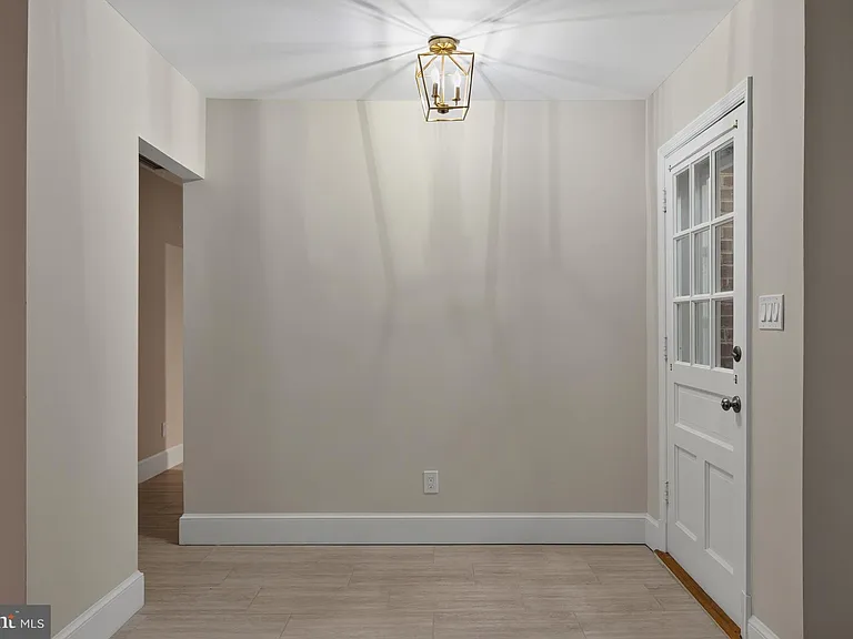 8023 Washington Ave — Photo 4