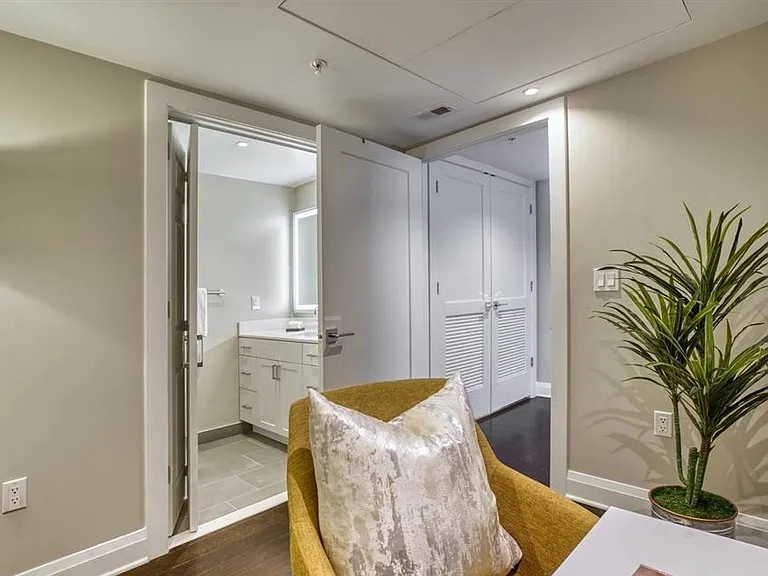 925 N Fairfax St #1004 — Photo 25