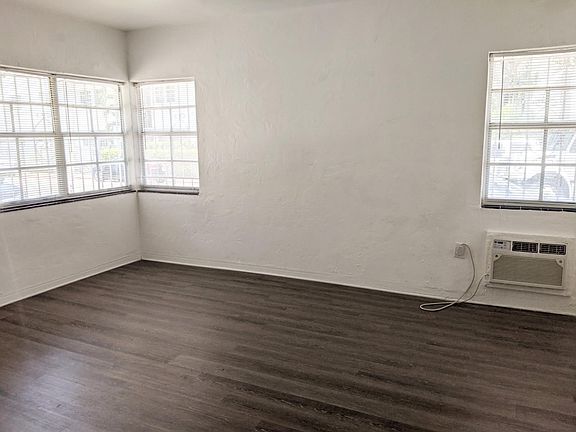 3rd image of 716 14th Pl APT 10