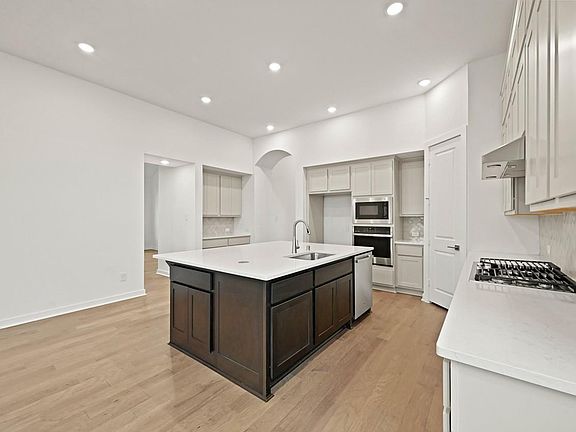 5th image of 111 Silverbow Creek Way