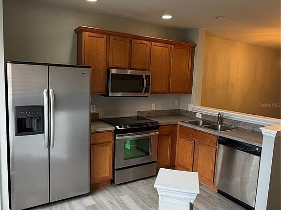 3rd image of 4895 SW 45th St