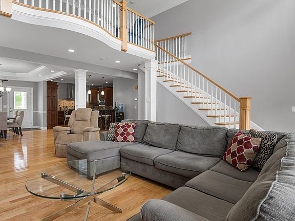 5th image of 6 Saint James Dr #6