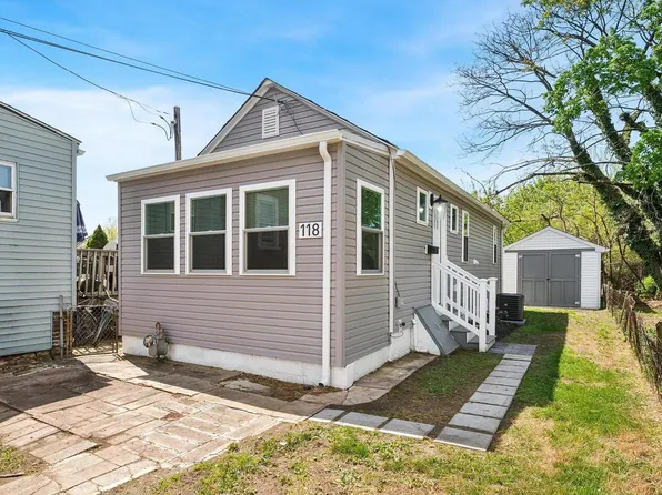 118 Bartram Ave, Essington, PA 19029