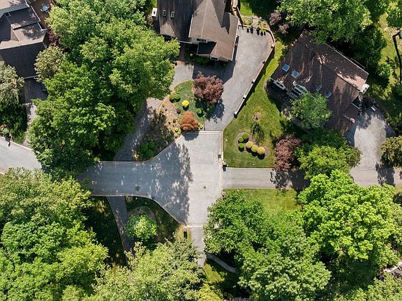 3rd image of 3 Roland Ct