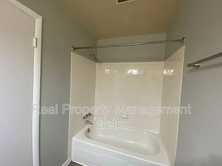 1902 Stonehearth Ct — Photo 18