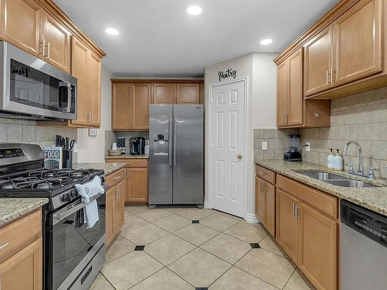 746 Cape Cottage Ln — Photo 2